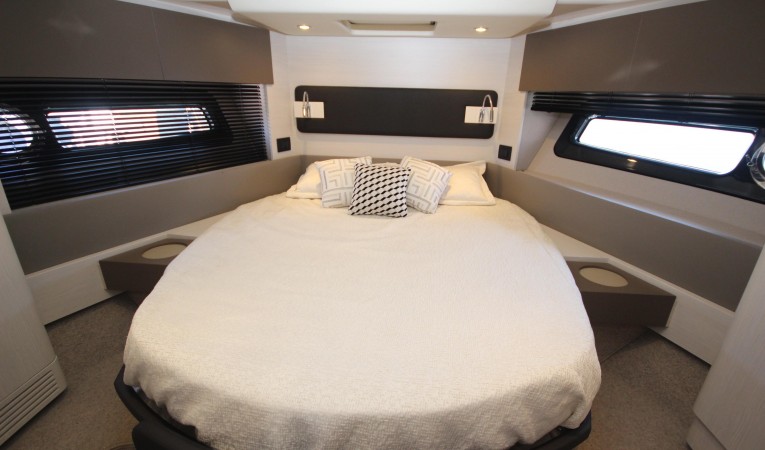 50 Azimut VIP Stateroom