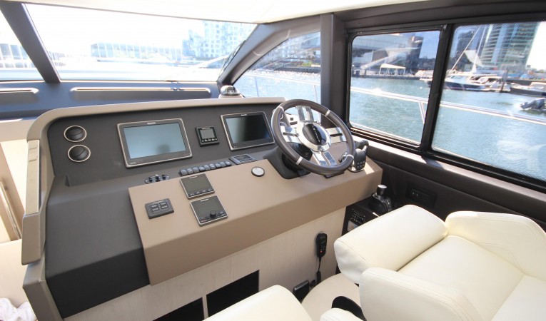 50 Azimut Lower Helm