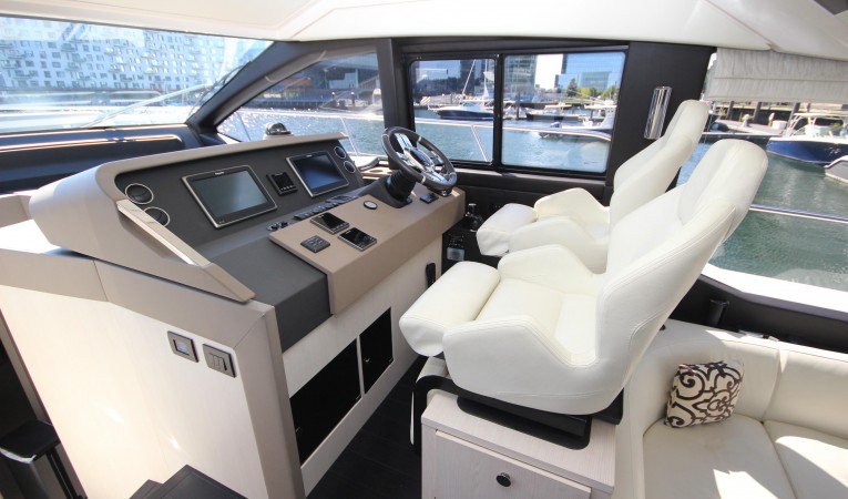 50 Azimut Lower Helm 2