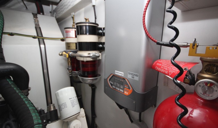 50 Azimut Engine Room 2