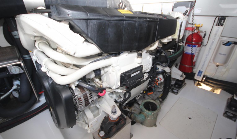 50 Azimut Port Engine