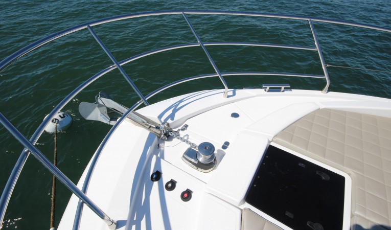 50 Azimut Foredeck 1