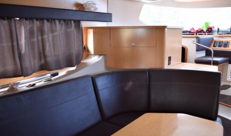 40 Fountaine Pajot Salon