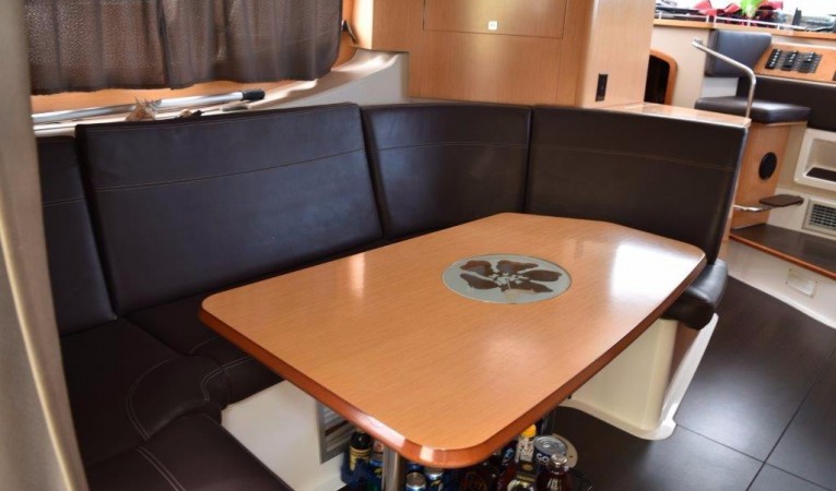 40 Fountaine Pajot Salon