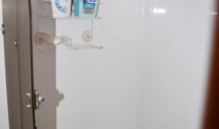 40 Fountaine Pajot Master Shower