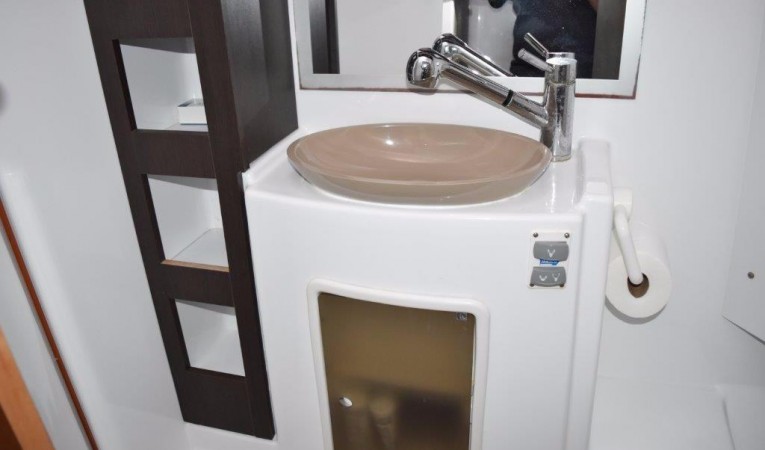 40 Fountaine Pajot Master Head