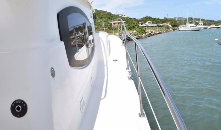 40 Fountaine Pajot Side deck