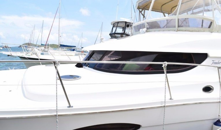 40 Fountaine Pajot Forward deck