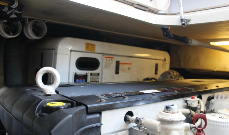 40 Marquis Engine Room: Volvo IPS 600 (435HP) 870 Total HP