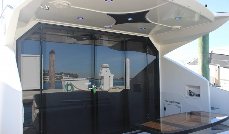 40 Marquis Cockpit with Custom Table