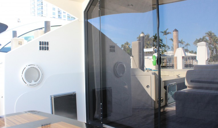 40 Marquis Cockpit Refrigerator