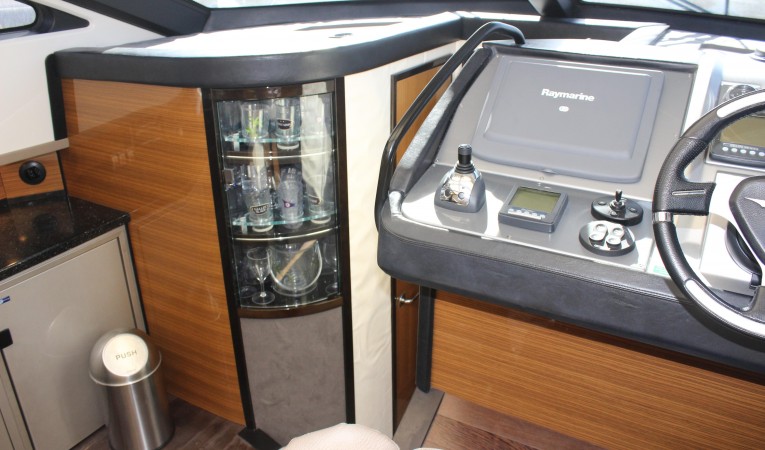 40 Marquis Helm Station