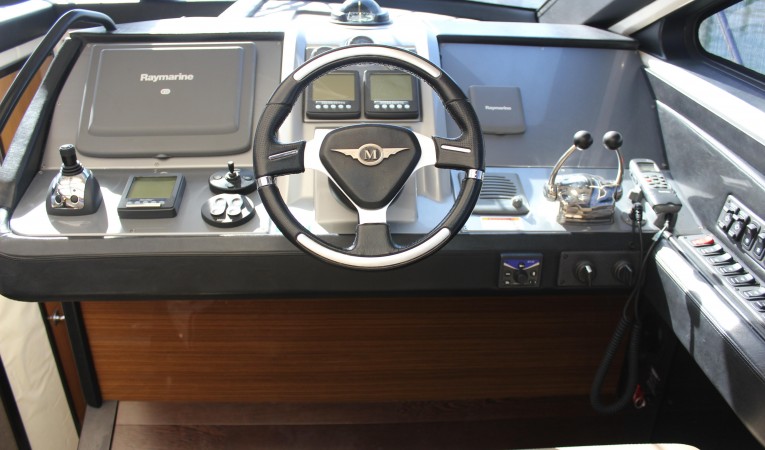 40 Marquis Helm: With IPS Joystick Control