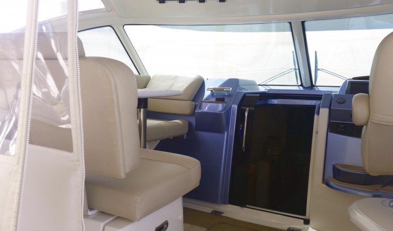 39 Tiara Sliding Door to Helm