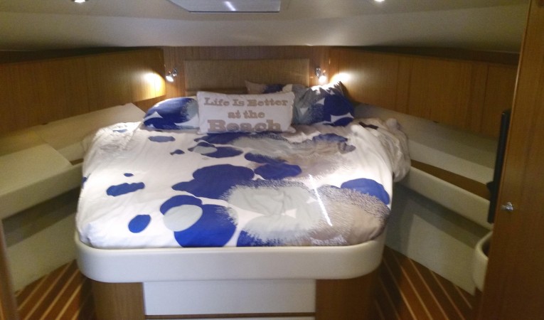 39 Tiara Owner's Island Queen Berth