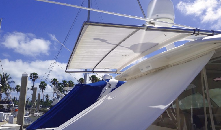 39 Tiara Full Electric Cockpit Sunshade