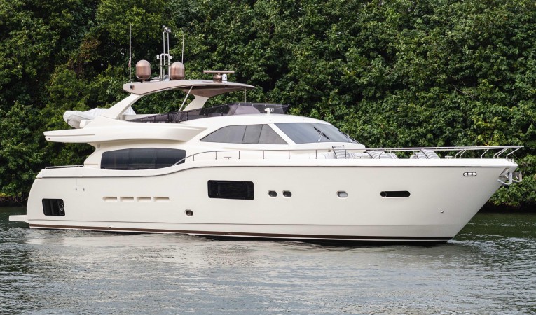 84 Ferretti Yachts 
