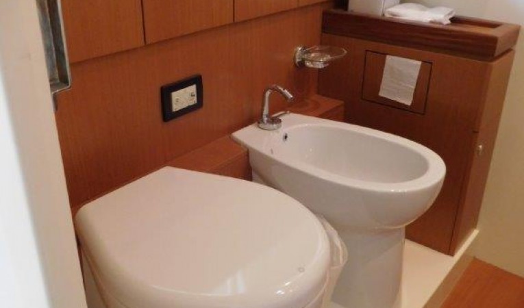 63 Ferretti Yachts VIP En Suite Bath