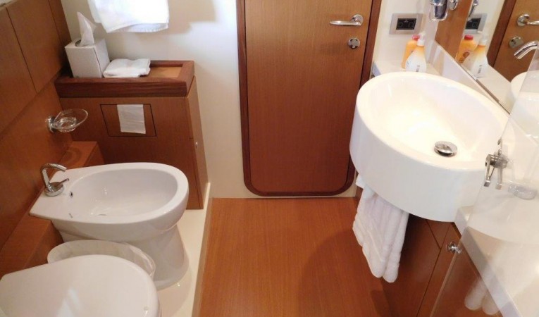 63 Ferretti Yachts VIP En Suite Bath