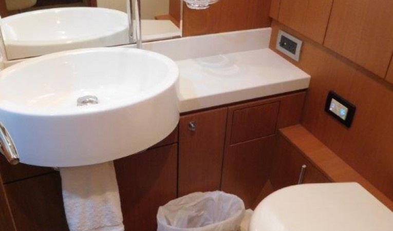 63 Ferretti Yachts Starboard Guest Stateroom