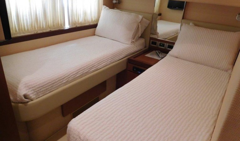 63 Ferretti Yachts Starboard Guest Stateroom