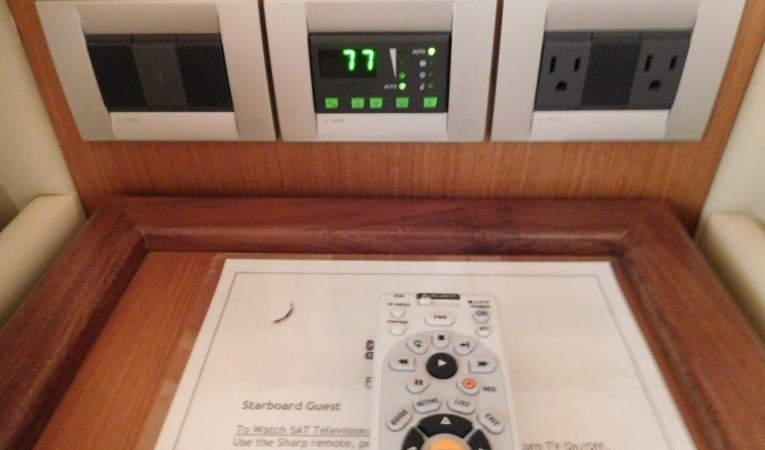 63 Ferretti Yachts Stbd Guest S/R - A/C Controls