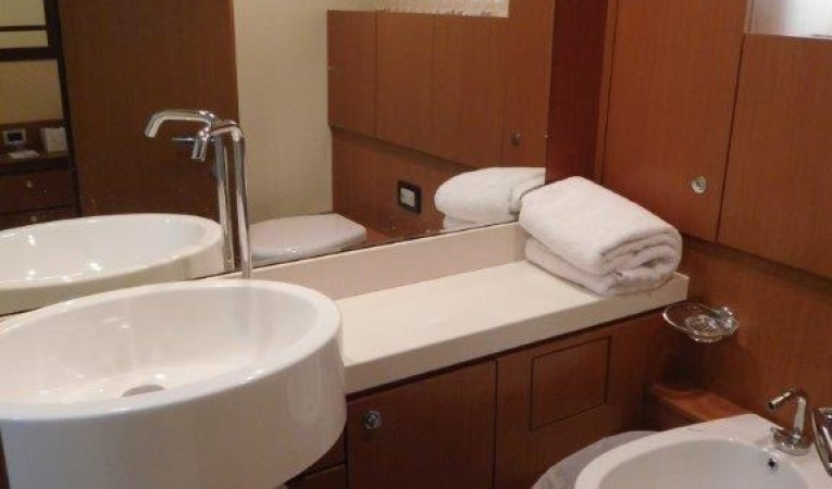 63 Ferretti Yachts Master S/R - En Suite Head