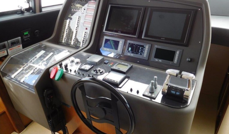 63 Ferretti Yachts Wheelhouse/Lower Helm