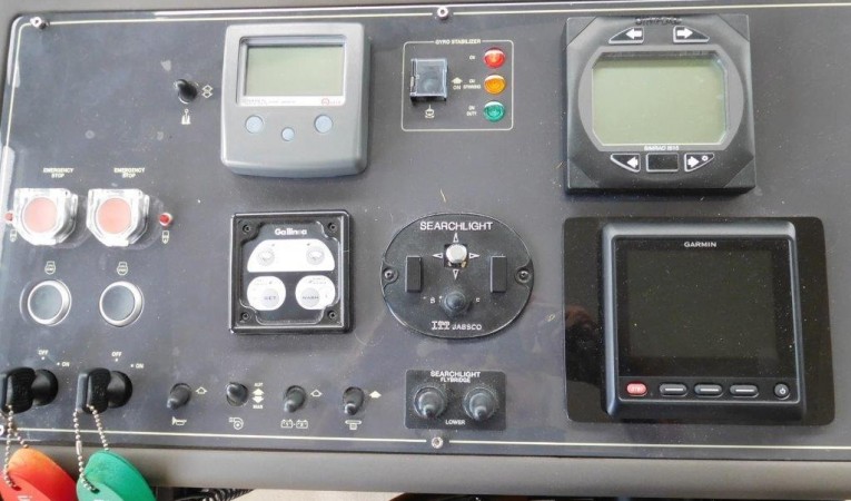 63 Ferretti Yachts Wheelhouse Electronics