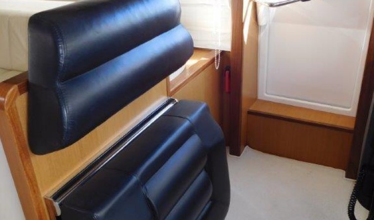 63 Ferretti Yachts Wheelhouse - Fold Down Helm Seat