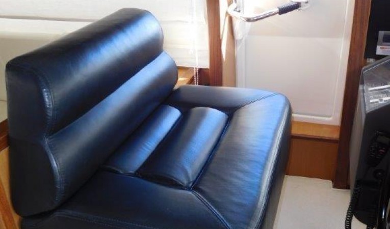 63 Ferretti Yachts Wheelhouse - Helm Seat