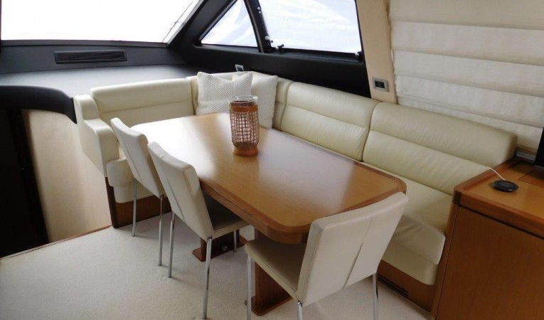 63 Ferretti Yachts Wheelhouse/Dinette