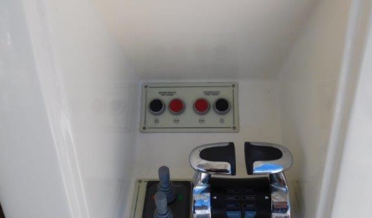 63 Ferretti Yachts Cockpit Control Station