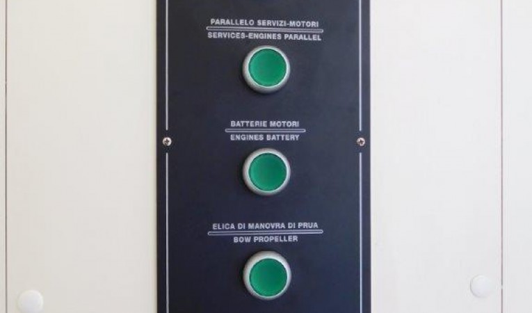 63 Ferretti Yachts Battery Switches