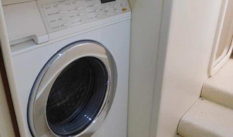 63 Ferretti Yachts Washer