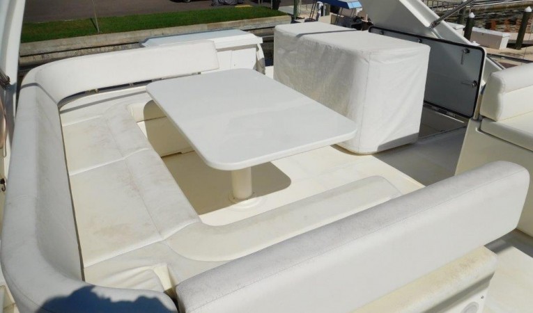 63 Ferretti Yachts Flybridge