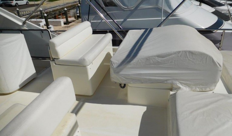 63 Ferretti Yachts Flybridge - Upper Helm