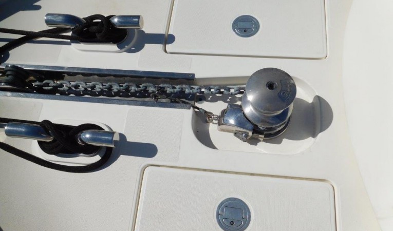63 Ferretti Yachts Windlass