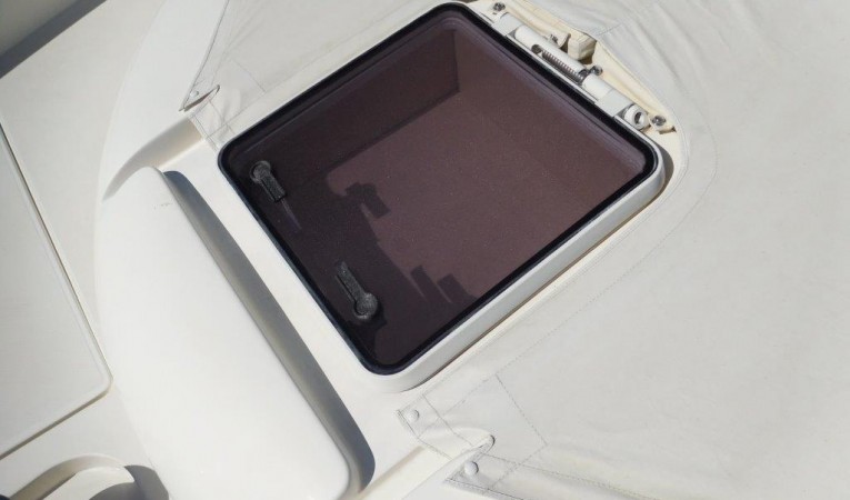 63 Ferretti Yachts VIP Foredeck Hatch