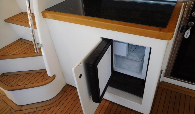 63 Ferretti Yachts Aft Deck Cabinet and Ice Maker