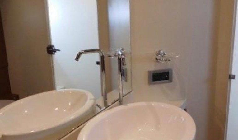 63 Ferretti Yachts VIP En Suite Bath