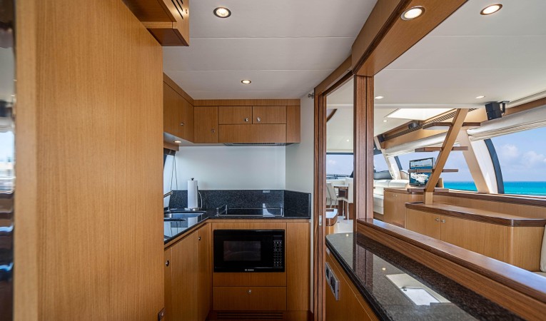 63 Ferretti Yachts 