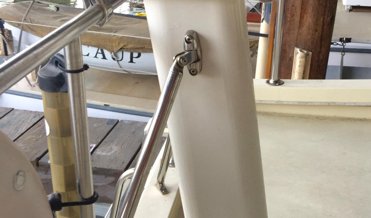 31 Camano Folding Mast