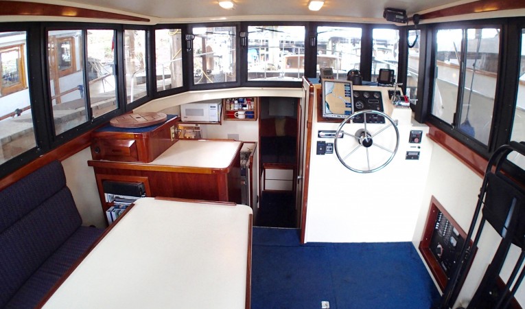 31 Camano Salon Forward