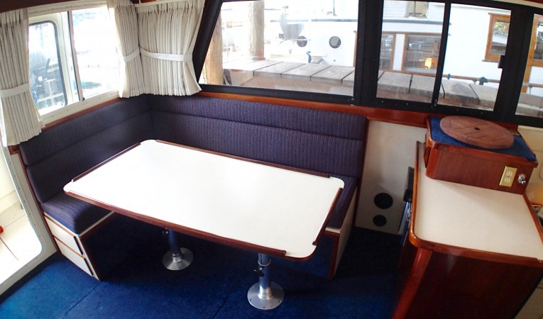 31 Camano Salon Starboard