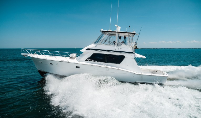 52 Hatteras 