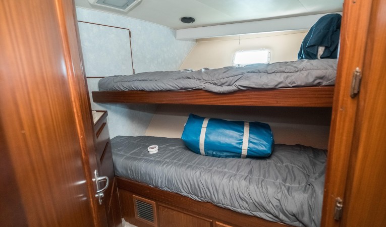 52 Hatteras Fwd Double Bunk