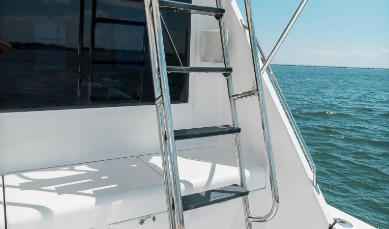 52 Hatteras Stairs to Flybridge