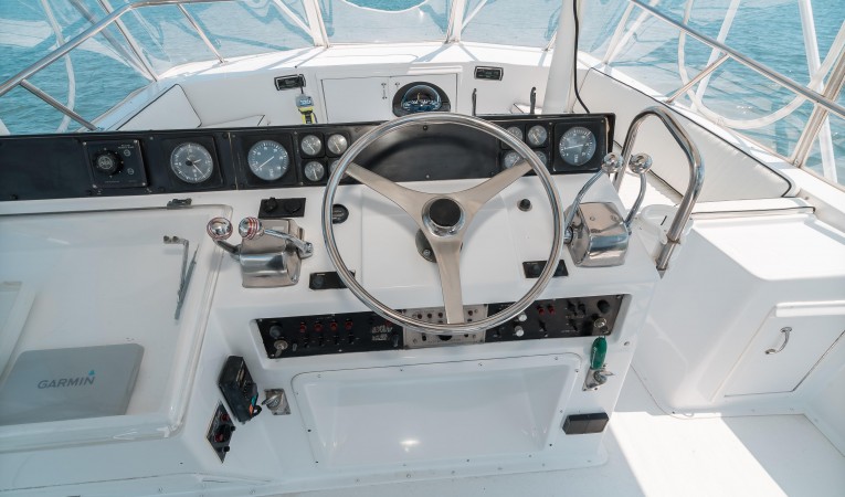 52 Hatteras Helm 2