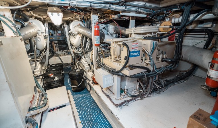 52 Hatteras AC